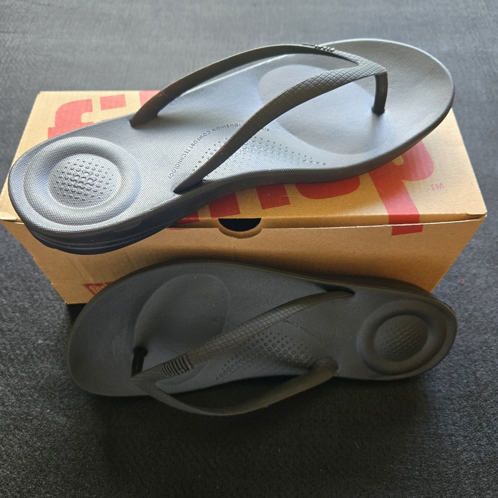Fitflop All Black Ergonomic Flip Flops